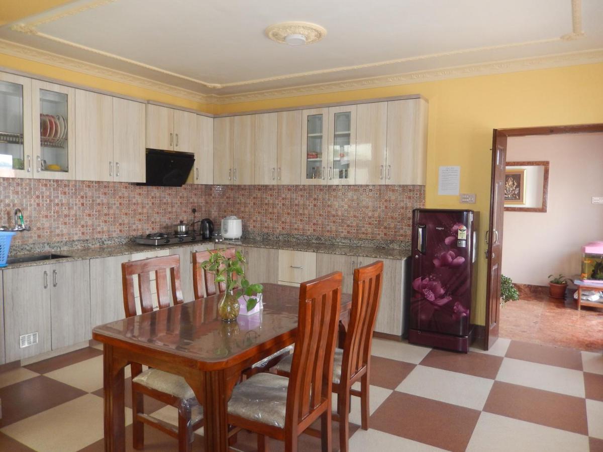 קטמנדו Shine Homestay Famille Francophone - Shine Home And Apartment מראה חיצוני תמונה
