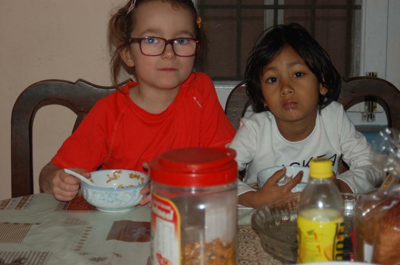 קטמנדו Shine Homestay Famille Francophone - Shine Home And Apartment מראה חיצוני תמונה